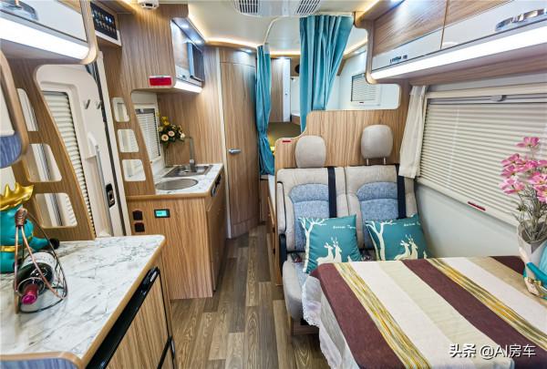 花光積蓄旅行？入不敷出？4座2.0T福特房車拎包即可入住，還省錢