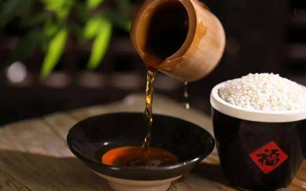 白酒喝“熱的”還是“涼的”？記住“10781”這個標準號，好處多