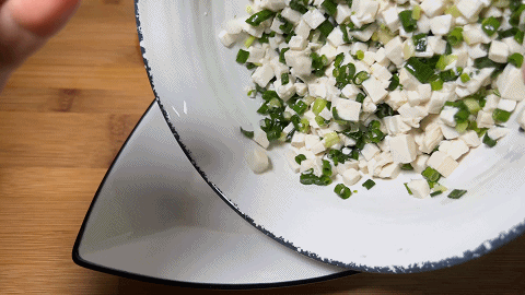 小蔥拌豆腐好吃有方法,這樣做的豆腐入口嫩滑,蔥香十足清淡解膩 小蔥拌豆腐好吃有方法,這樣做的豆腐入口嫩滑,蔥香十足清淡解膩