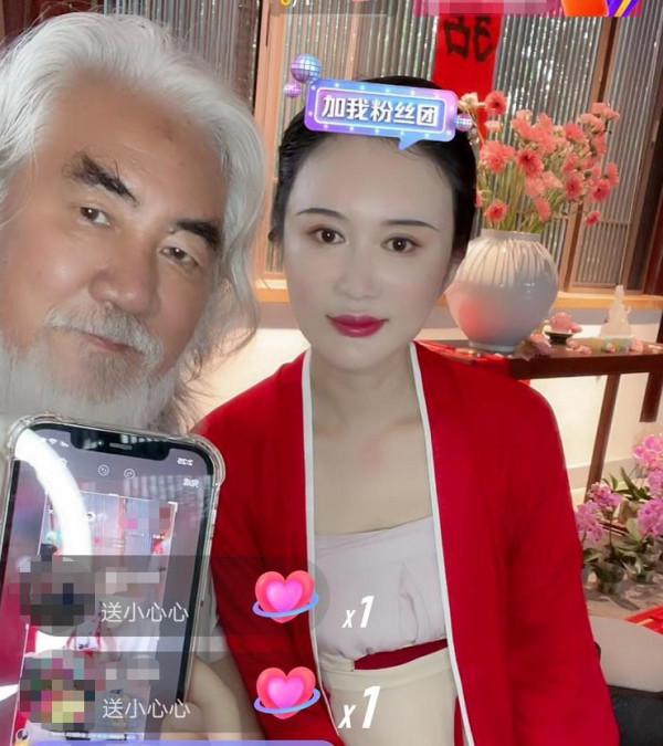 70歲張紀中再攜嬌妻直播！戀情、帶貨惹爭議背後，兩人依舊相愛