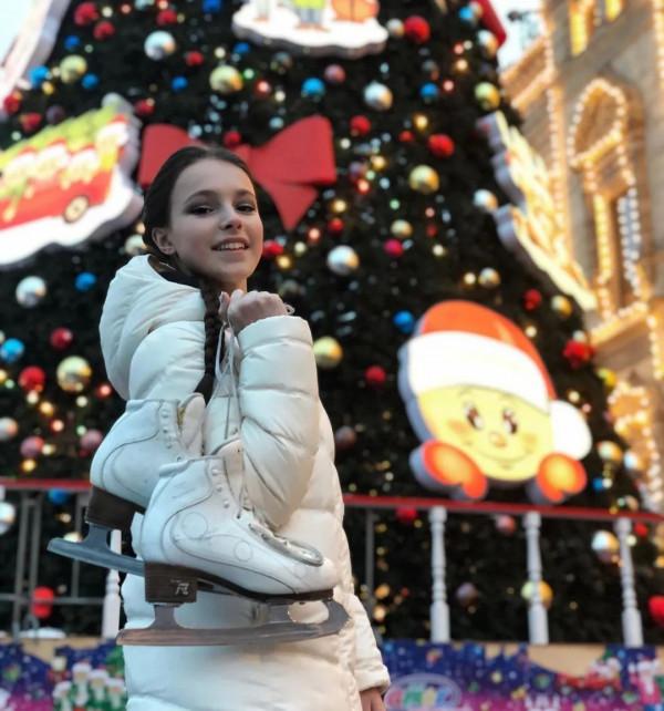 冰上從不缺美少女，17歲的謝爾巴科娃也許就是北京冬奧會上最亮眼的星