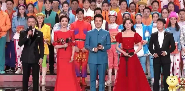 春晚大盤點：鄧超上頭了，趙麗穎有點慌，沈騰出場自帶笑點