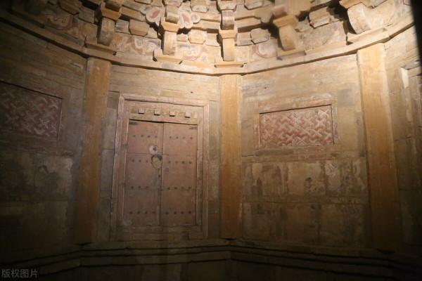 1995年,放羊娃誤入古墓,老爹貪財引進盜墓賊,引發悲劇 1995年,放羊娃誤入古墓,老爹貪財引進盜墓賊,引發悲劇