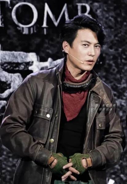 潘粵明連籤5部鬼吹燈，為什麼不選擇之前合作過的靳東呢？