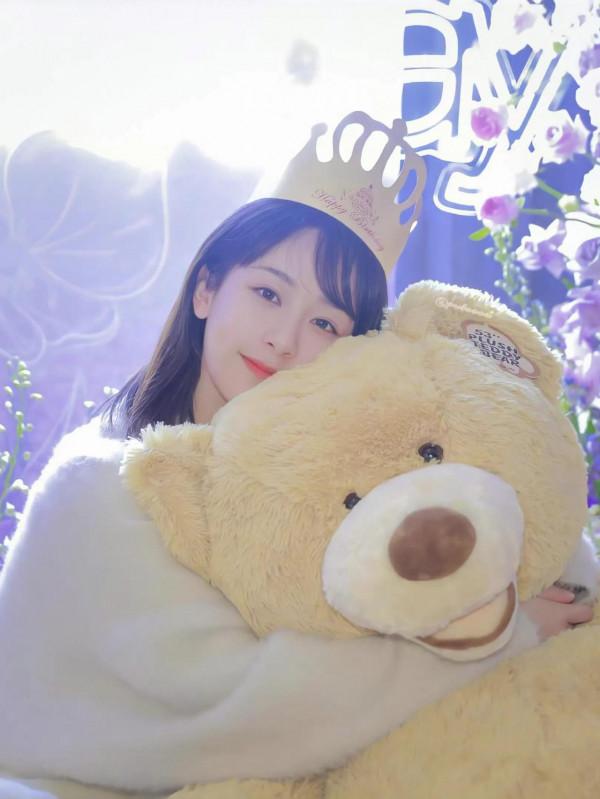 楊紫生日圖,狀態不錯 楊紫生日圖,狀態不錯
