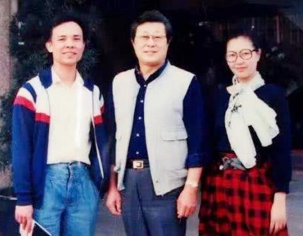 89歲王心剛，與患病妻子恩愛60年不離不棄，兒女已是億萬富翁