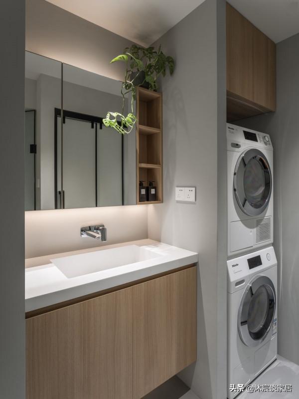 客廳不裝電視機也就算了，她家竟然放了一張“床”，空間自由隨性