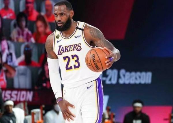 新賽季再變陣容！湖人又要進行球隊大變動！詹姆斯改打大前鋒？