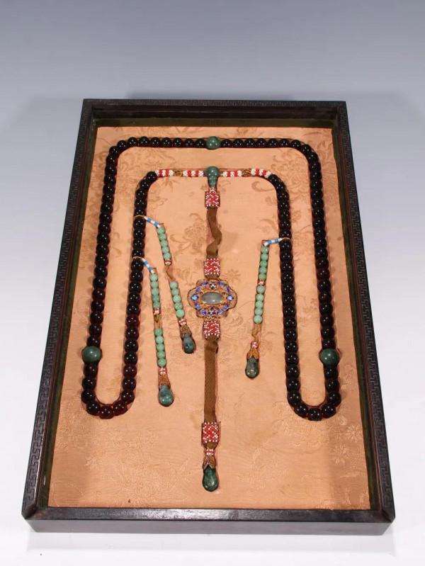 歡迎各位老師欣賞隨評～清代 宮廷風格碧璽朝珠一盤