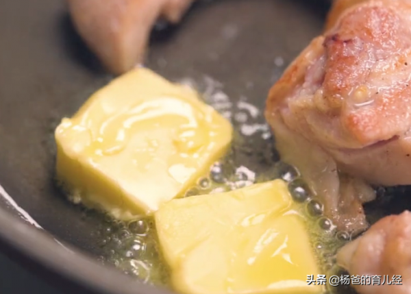 分享一款美味的黃油燜雞，烹飪簡單，肉嫩鮮香，家中孩子特愛吃