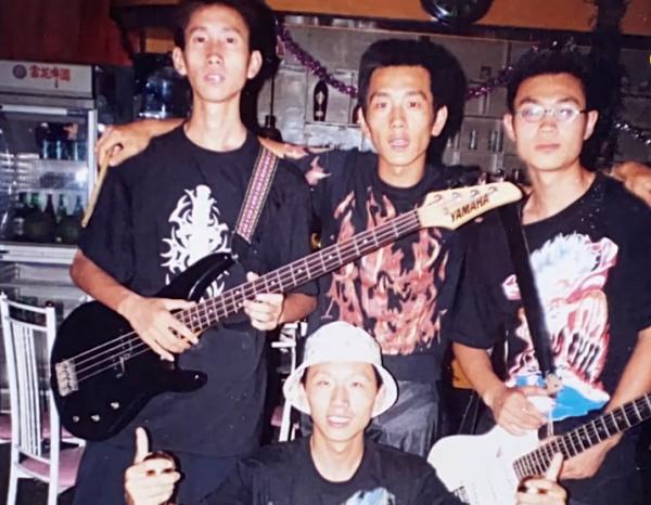 從唱歌被騙錢,到半個娛樂圈給他配戲,大鵬背後究竟有什麼人? 從唱歌被騙錢,到半個娛樂圈給他配戲,大鵬背後究竟有什麼人?