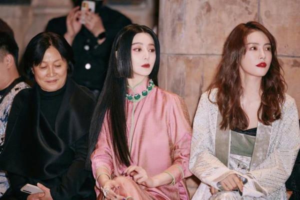 范冰冰沒戲拍也不消停，穿中國風套裝場邊看秀，公主切髮型成焦點