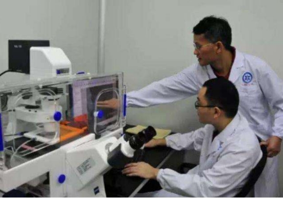 2004年山東高考狀元，考得749分，差一分滿分，後來在做什麼呢？