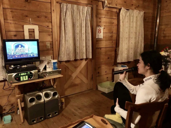 中國女孩隱居日本鄉下4年，40萬買下小屋，開窗就能望見富士山