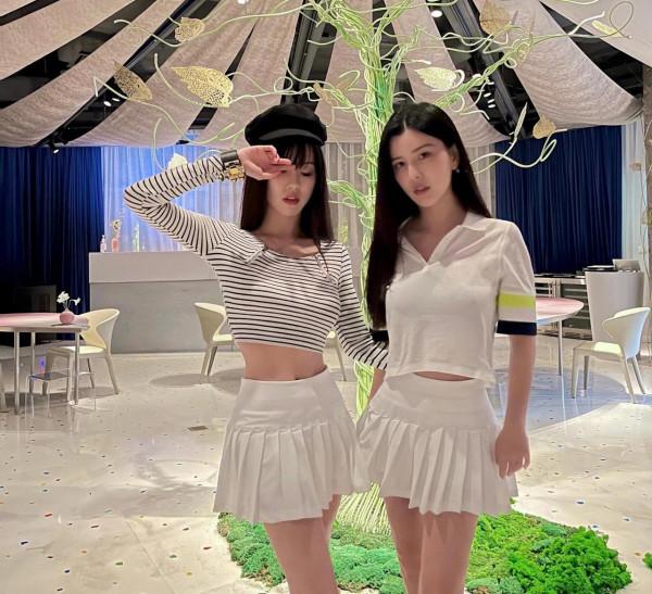 新加坡籍雙胞胎組合BY2,曾經的清純姐妹花,現在的網紅整容臉 新加坡籍雙胞胎組合BY2,曾經的清純姐妹花,現在的網紅整容臉