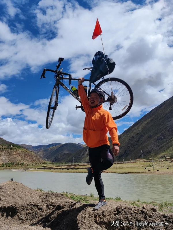 騎行川藏線也有平平無奇的風景，抵達“72拐”腳下--邦達鎮