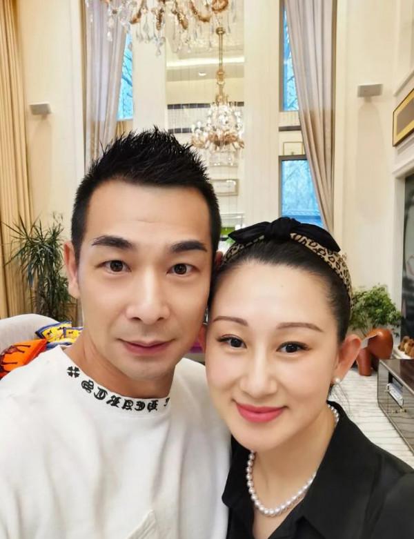 明星豪宅大對比，趙文卓豪宅大地種參天大樹，張智霖租房到買房