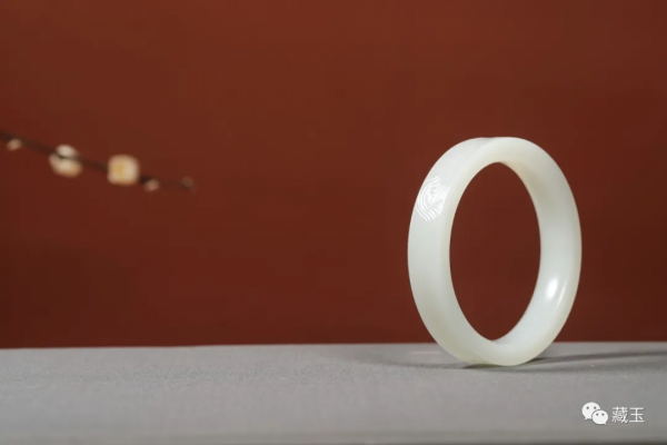 那些極為特殊的和田玉手鐲,誰不想擁有一個 那些極為特殊的和田玉手鐲,誰不想擁有一個