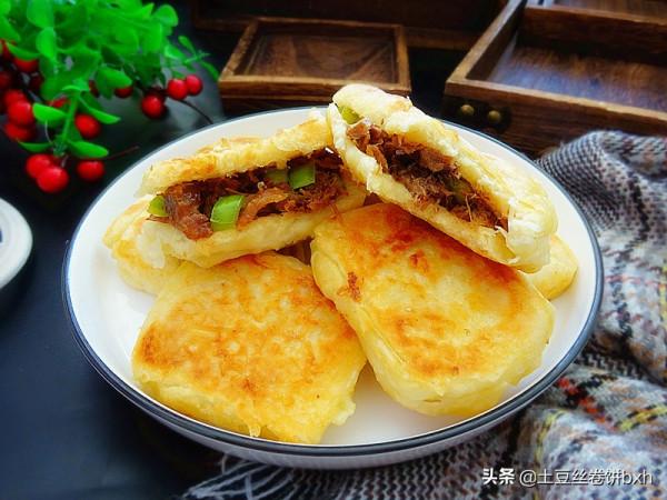 天冷,我家常做這個吃,疊一疊,烙一烙,外酥裡軟層層香 天冷,我家常做這個吃,疊一疊,烙一烙,外酥裡軟層層香