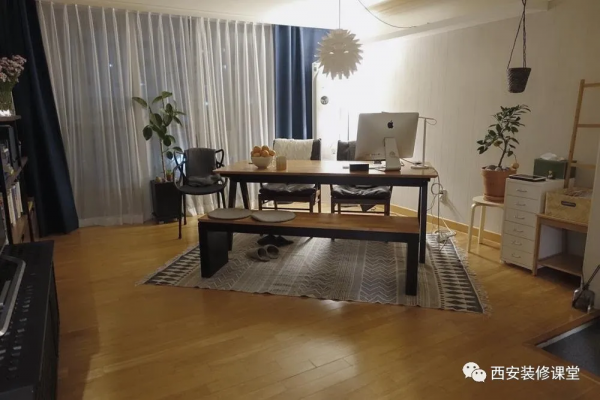 客廳不要傳統，長條桌布局可好？