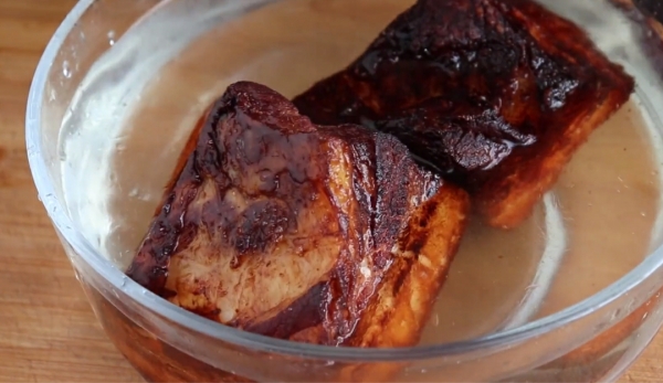 難怪宴席上的扣肉那麼好吃？原來做法有訣竅，學會做給家人吃吧