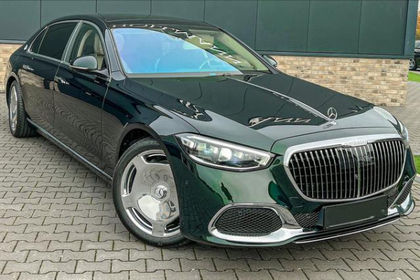 邁巴赫S480改裝內飾，鋼琴黑條紋木與棕色核桃木給你不一樣的豪華