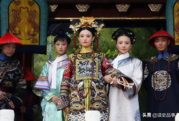 皇帝和皇后連上廁所都有流程，這待遇一般人享受不到，不過太遭罪