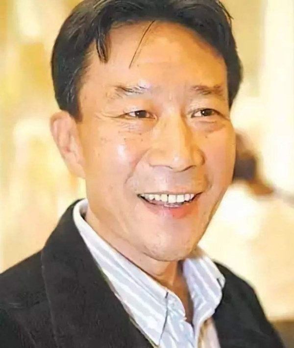 李雪健：患癌18年，脖子潰爛、痛不欲生，妻子一舉動讓他重新振作