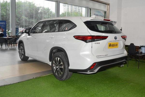 2021款豐田皇冠陸放新車雨刮器飾板跳動怎麼辦？