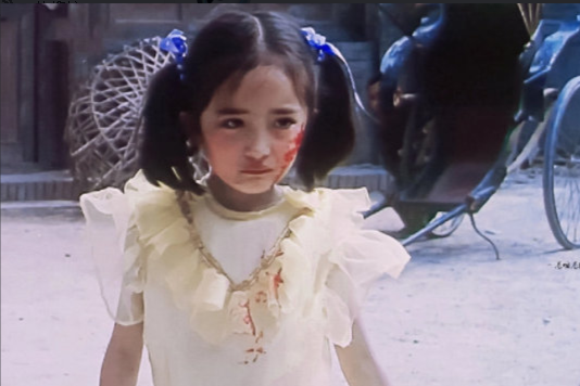 楊冪從小美到大，那些天天說她整容的可以歇歇了