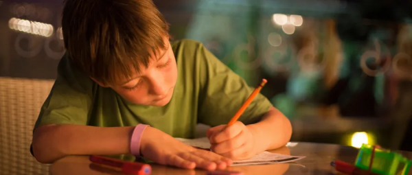 童年時期負面經歷嚴重影響腦的認知功能！家長要做好這幾點