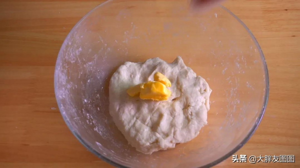 揭秘！奶黃包的家常做法，爆漿流心，軟到捏不住