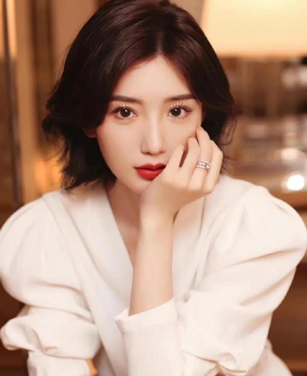 毛曉彤不幸的前半生，生下來被扔進垃圾桶，都怪母親識人不清