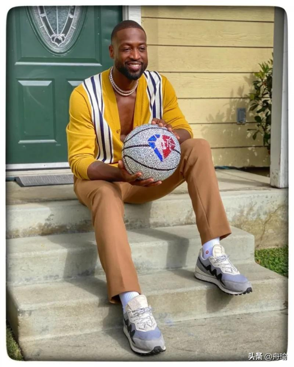 NBA晚報:詹妻不滿記者評論,威少獲最佳著裝獎,哈登盼歐文歸隊 NBA晚報:詹妻不滿記者評論,威少獲最佳著裝獎,哈登盼歐文歸隊