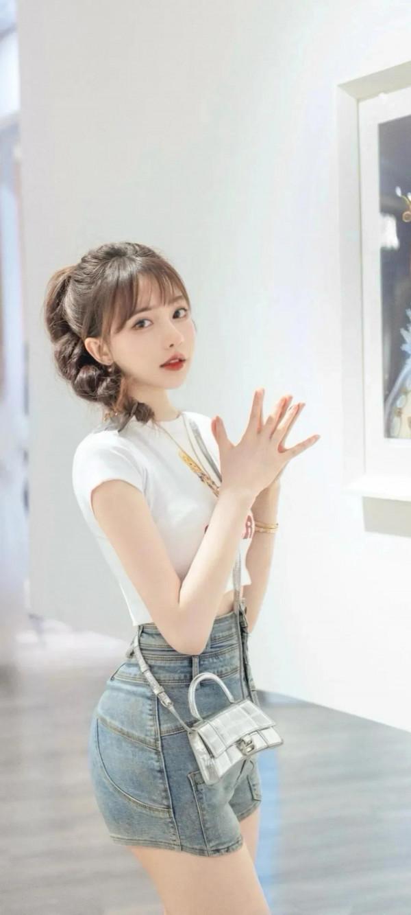 劉奕寧 全面屏 桌布