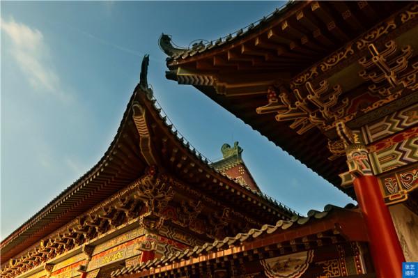 國內第一所海邊懸崖寺廟，三面環海景色極佳，被譽為陽江小故宮