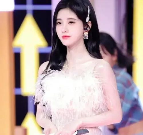 選美第一成鞠婧禕師妹，後失去至親痛苦不堪，卻也難逃黑粉吐槽