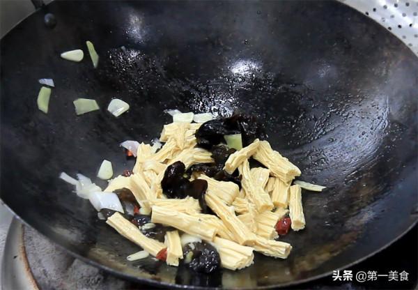 清炒腐竹有竅門,學會這個做法,腐竹勁道無硬芯,清淡不油膩 清炒腐竹有竅門,學會這個做法,腐竹勁道無硬芯,清淡不油膩