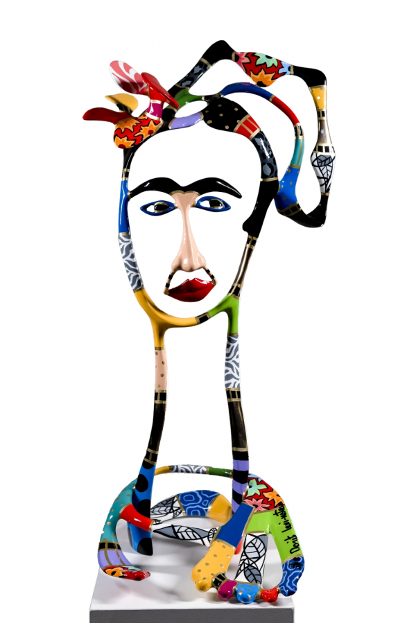 絢爛圖案結合細膩線條構建造型獨特的雕塑作品