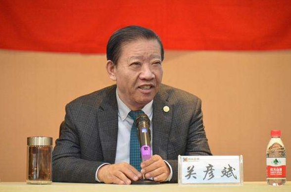 葵花葯業創始人關彥斌，因妻子的一句話，連捅妻子四刀