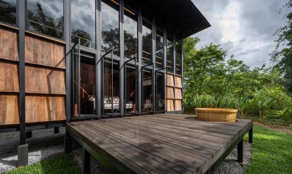 鋼結構與舊木材構築的度假小屋:在標準化構件中尋求個性化表達 鋼結構與舊木材構築的度假小屋:在標準化構件中尋求個性化表達