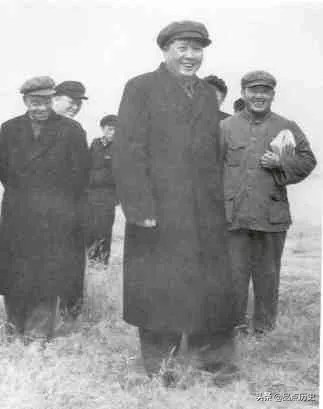 1949年,林彪百萬大軍南下,毛澤東急電:暫不佔長沙!太高明瞭 1949年,林彪百萬大軍南下,毛澤東急電:暫不佔長沙!太高明瞭