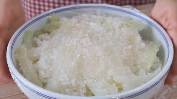 秋日忌寒涼,多吃3紅3白,少吃2綠,潤肺去秋燥,一家老小身體棒 秋日忌寒涼,多吃3紅3白,少吃2綠,潤肺去秋燥,一家老小身體棒