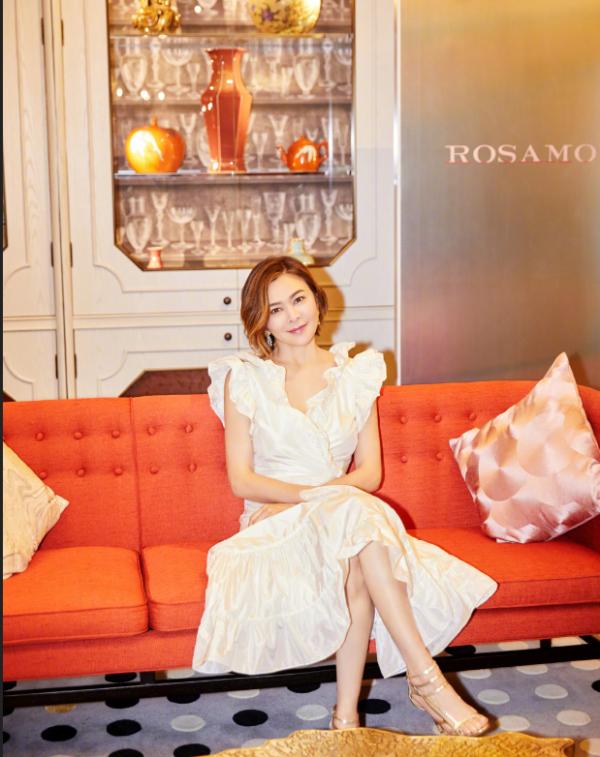 關之琳越老越迷人,穿掛脖小短裙不像奶奶輩,美得讓人移不開眼 關之琳越老越迷人,穿掛脖小短裙不像奶奶輩,美得讓人移不開眼