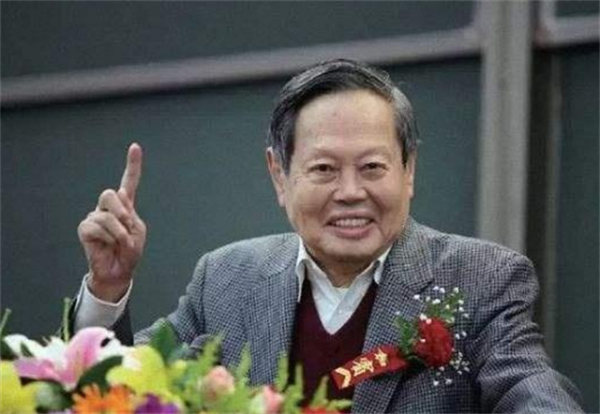 楊振寧回國後見到岳父杜聿明,稱呼“杜先生”,周總理迅速糾正 楊振寧回國後見到岳父杜聿明,稱呼“杜先生”,周總理迅速糾正