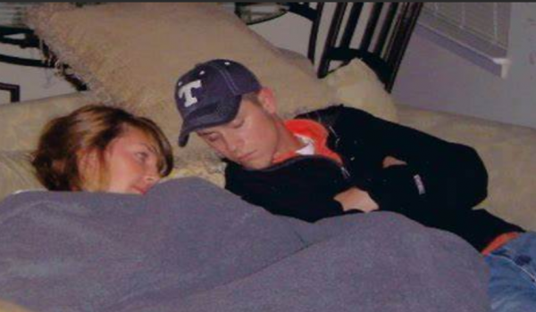 2007年美國情侶被綁架姦殺，女生被悶死在垃圾桶，男生死後遭焚屍