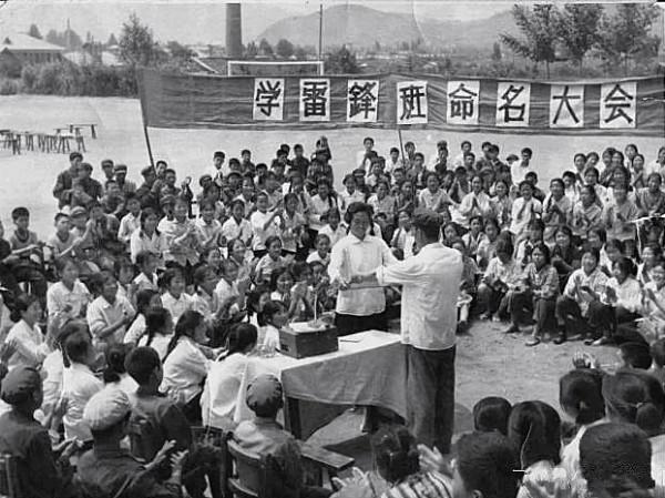 這些珍貴的報紙、書刊和圖片，讓我們回到了偉大的毛澤東時代