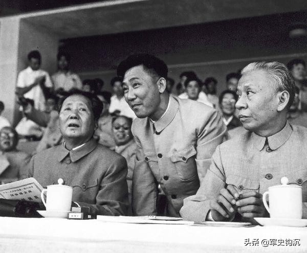 劉少奇去新四軍,為何稱徐海東秘書,化名胡服?被國民黨中將認出 劉少奇去新四軍,為何稱徐海東秘書,化名胡服?被國民黨中將認出