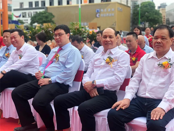 “廣東第一村”關潤堯，讓每個村民每年拿4.5萬元分紅，他咋乾的