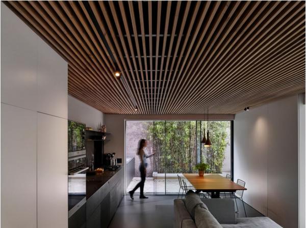 越來越多人用木格柵做“隱藏”設計，用在這5大功能區，真正美觀